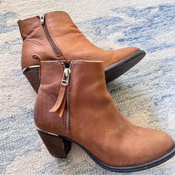 STEVE MADDEN SOFT BROWN LEATHER WHENDY ZIPPER BOOTIES STACKED HEEL SIZE 8 EUC - Picture 1 of 12